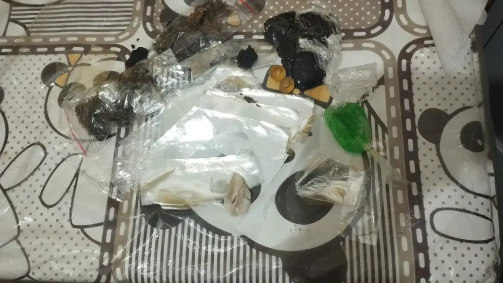 Mulher tenta entrar com drogas no sutiã em presídio de Dourados